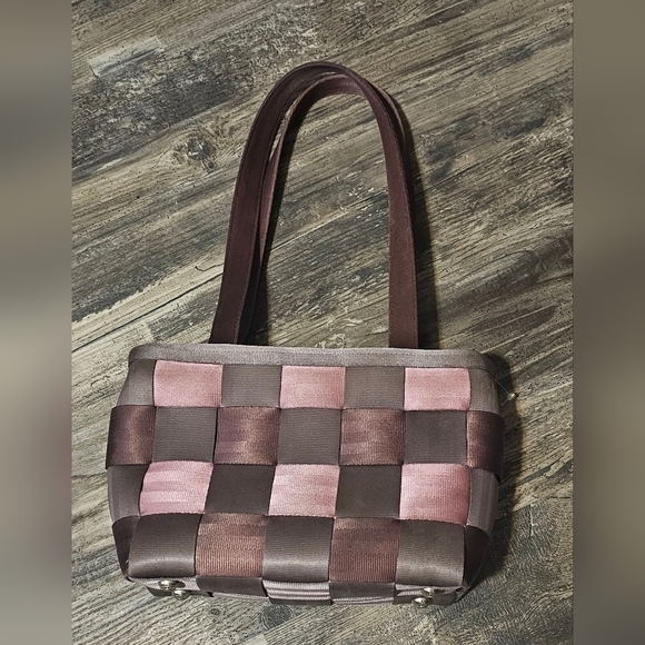 HARVEYS Limited Edition  Seatbelt Bag - Picture 1 of 15
